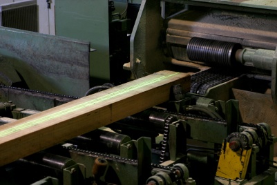 c:\documents and settings\admin\рабочий стол\sekiller\laser_guided_cutting_of_wood_in_woodmill.jpg