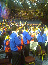 http://upload.wikimedia.org/wikipedia/commons/thumb/7/78/simon_bolivar_youth_orchestra.jpg/170px-simon_bolivar_youth_orchestra.jpg